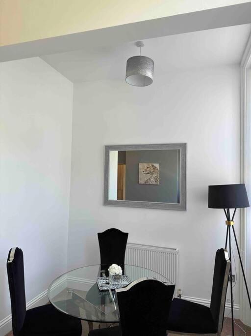 New Hmm Apartmentz - Free Parking - Beautiful Area صندرلاند المظهر الخارجي الصورة